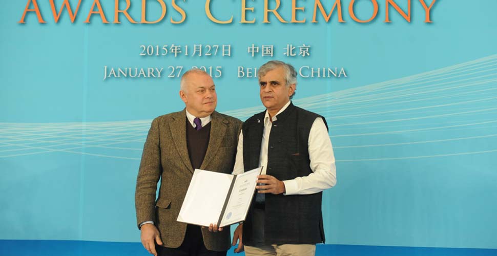 发展中国家优秀新闻从业人员奖获得者塞纳斯&middot;帕拉古米