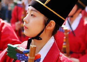 本网独家：韩国成均馆举办春季祭孔大典（高清）