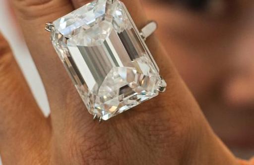 100克拉“终极”祖母绿形钻石在洛杉矶展出
