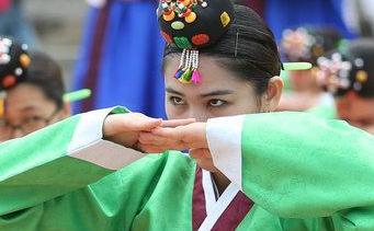 韩国女孩着传统服饰参加成人礼（高清）