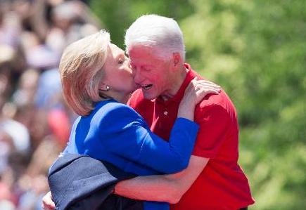 希拉里宣布竞选总统后发表首场重要演讲