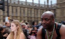 伦敦千人参加裸体骑行活动(高清)