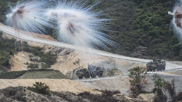 组图：驻港部队首次在港开放联合军演