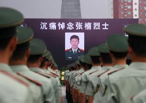 中国驻索马里使馆牺牲武警张楠烈士回家（高清组图）