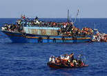 非法移民船只地中海倾覆 船上数百人恐溺亡（组图）