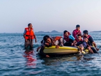 难民横渡海峡登陆希腊岛屿 闯开欧洲大门【高清组图】