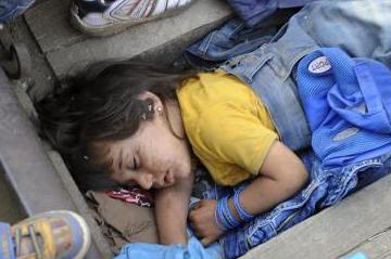 【图刊】奔波在路上的童年