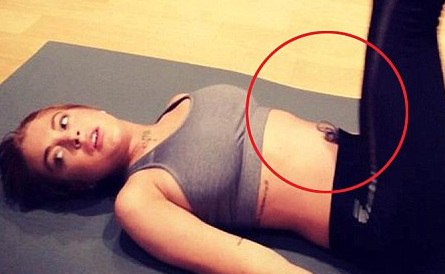 米兰达&middot;可儿领衔明星晒身材修图露破绽