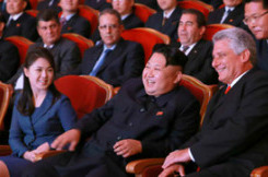 金正恩夫妇与古巴高官观看牡丹峰乐团演出（图）