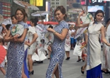 纽约时报广场举行中国旗袍“快闪”秀（组图）