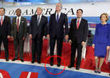 美共和党候选人合照 杰布·布什踮脚显高（组图）