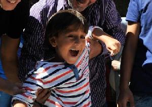 叙利亚&ldquo;被绊倒&rdquo;难民抵达西班牙