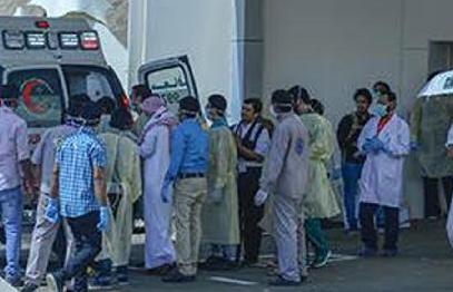 沙特麦加朝觐发生踩踏事件 医护人员正在急救伤者（图）