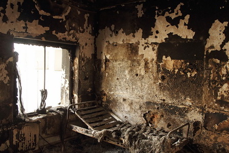 记者探访被美军“误炸”医院 ：遇难者遗骸仍在现场