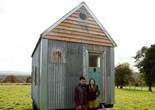 英夫妇付不起房租自建小木屋 仅花1000英镑(组图)