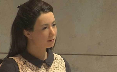 日本美女机器人出演电影 要抢明星饭碗？