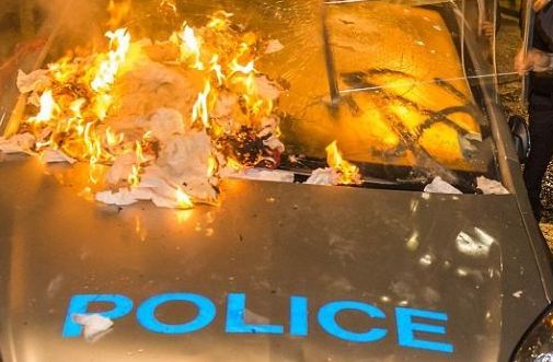 伦敦数千蒙面人暴力示威引发严重骚乱（高清）