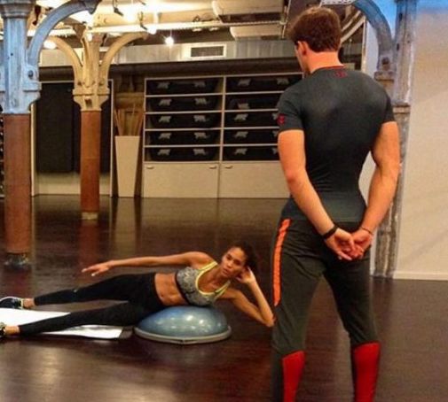 维秘秀即将上演 正在健身准备的模特们（组图）