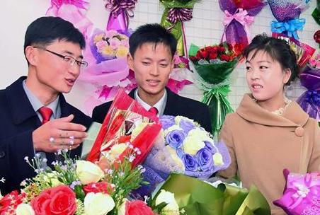 朝鲜民众庆祝母亲节 组图