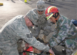 中美两军在西雅图实兵演练人道主义救援减灾