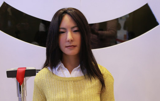 美女机器人亮相引围观