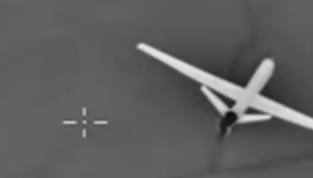 俄战机与疑似美军无人机相遇