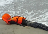 土耳其宪兵在爱琴海岸发现21具移民遗体（组图）
