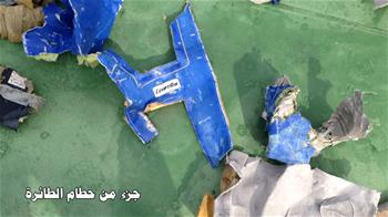 埃及国防部公布埃航失联客机残骸与乘客遗物照片