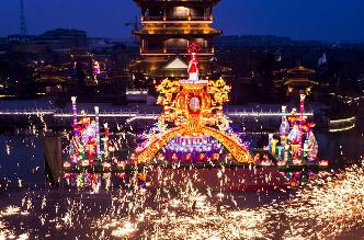 “火龙钢花”不夜天