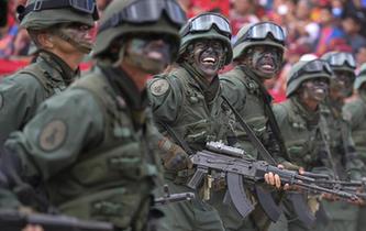 委内瑞拉举行大规模阅兵式