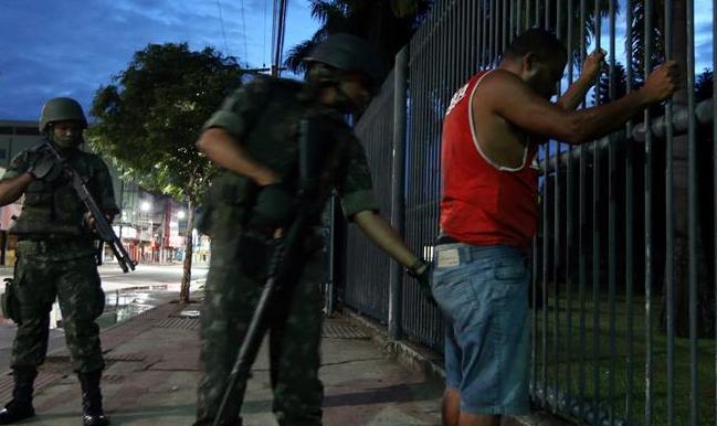 巴西圣埃斯皮里图州军警罢工继续　113人死于暴力事件