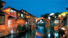 灯光璀璨夜上海风景如画