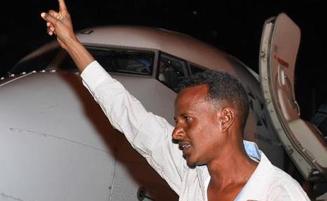 苏丹政府军战俘抵达首都 高清