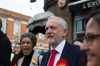 英國工黨領導人科爾賓為大選投票