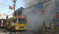 韩国密阳市一医院发生火灾致8人死亡