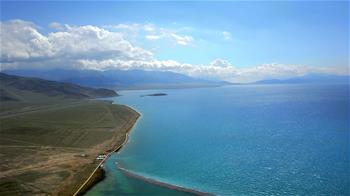 新疆賽裏木湖風光