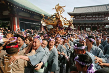 日本东京举行三社祭 或为年度规模最大神道庆典
