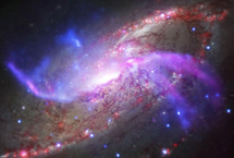 NASA公布银河外星系惊艳“烟火秀”