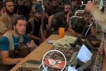 叙指挥官演讲时用粉色HelloKitty笔记本