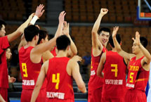 中国队逆转战胜日本 3胜1负晋级男篮亚洲杯淘汰赛