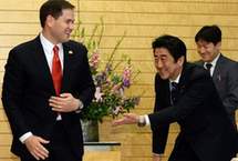 各国元首搞怪图 安倍点头哈腰屈膝（组图）