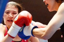 日本&ldquo;九头身&rdquo;模特拳手遭KO 鼻梁被打歪