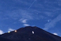 日媒记录：英仙座流星雨13日凌晨迎高峰（图）