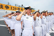 海军举行甲午战争120周年海上祭奠仪式（图）