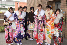 本网记者直击：日本青年欢庆成人节（高清）