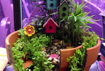 日网站教授用破碎花盆创作迷你&ldquo;天空之城&rdquo;