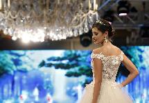 上海举行桂由美婚纱秀(图)