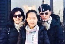 哈文全家日本过春节 李咏潮范儿女儿长腿（图）