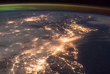 当极光遇见日出 宇航员拍下壮美太空奇观（图）