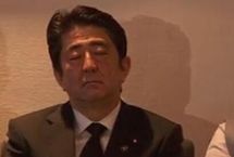 安倍强行出访新加坡 李光耀国葬上睡觉引热议